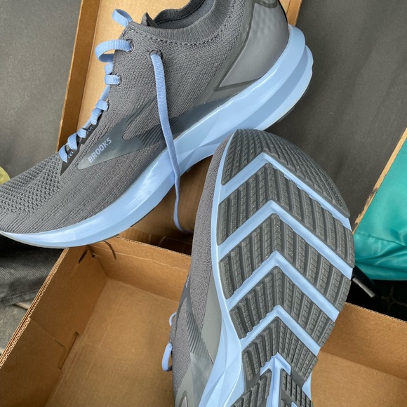 Brooks Shoes - Womens Brooks running size 11 narrow